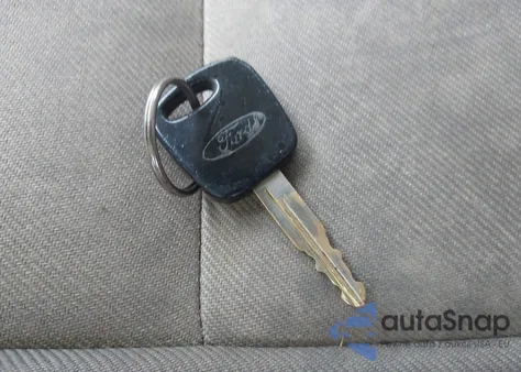 2003 Ford Escape Xls z USA, uszkodzony, nr VIN 1FMYU02113KC25514